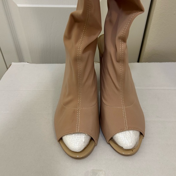 Torrid Elegant Nude Knee-High Women's Boots Peak Toe Size 11 women. NWT in Box. - Picture 4 of 12